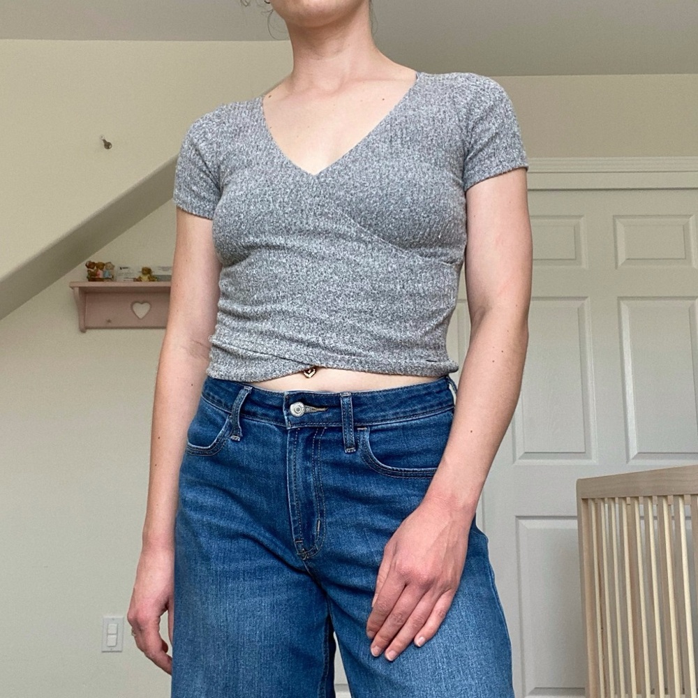 Hollister gray crop top